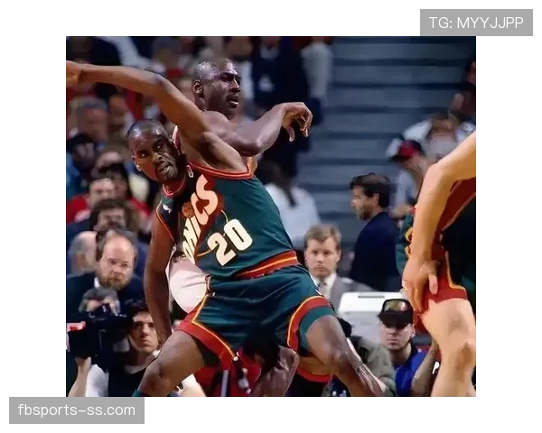 加里·佩顿防守压制对手外线，改变系列赛走势